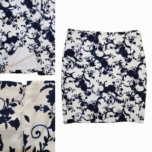 RICKI'S Navy/White Floral US 8 Mini Slit Skirt, Business-Casual, Zipper Closure